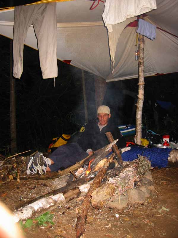 Niko et Paxou sont restés au campement et guettent les ours